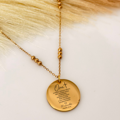 Él Escucha Necklace