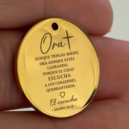 Él Escucha Necklace