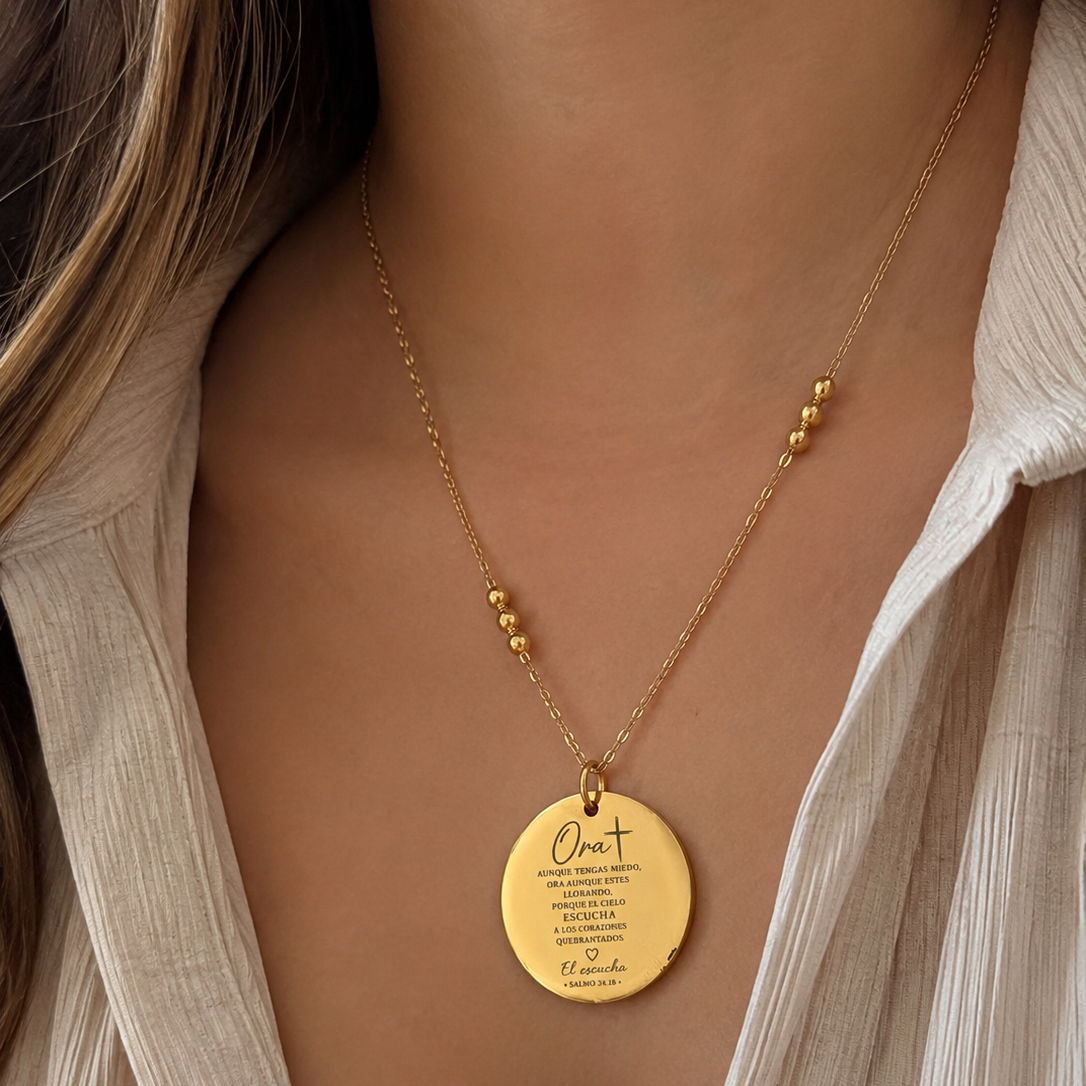 Él Escucha Necklace